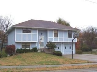 2408 S 16th St, Leavenworth, KS 66048