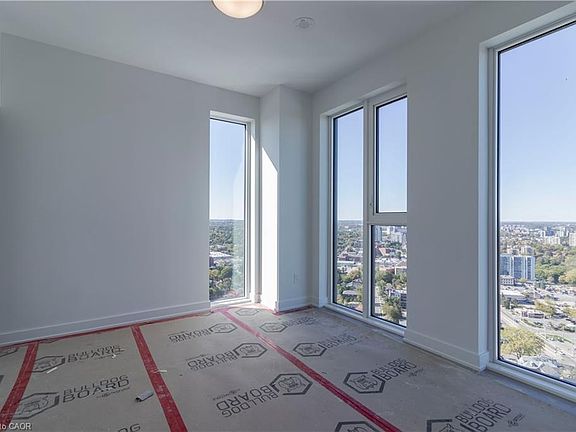5th image of 25 Wellington St S #3506