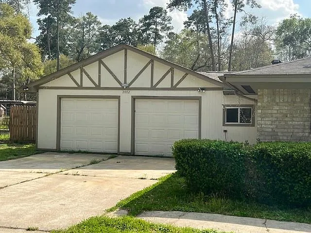 3 bed, 2.0 bath, 1285 sqft, $1,750 — Photo 2