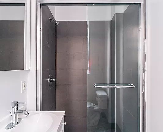 4th image of 2 Bank St APT 14