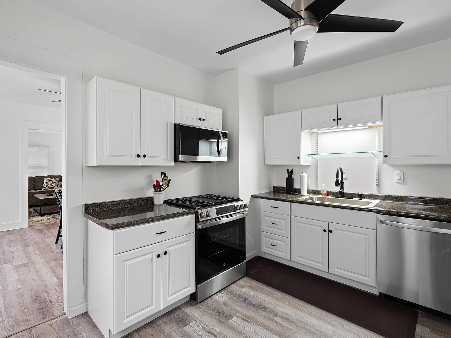 122-124 Redfield Pl — Photo 1
