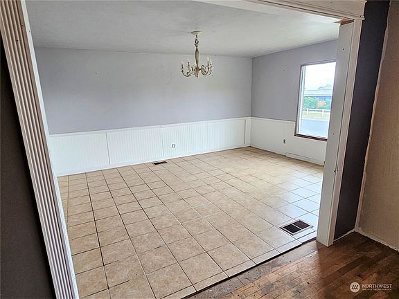5th image of 2005 S Crestmont Drive