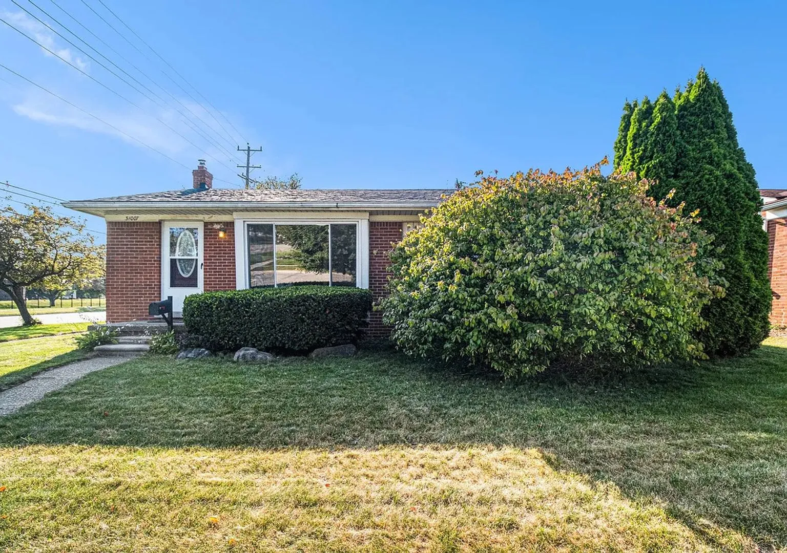 Charming 3BR Warren Home w/ Deck and Garden Backyard — Photo 1