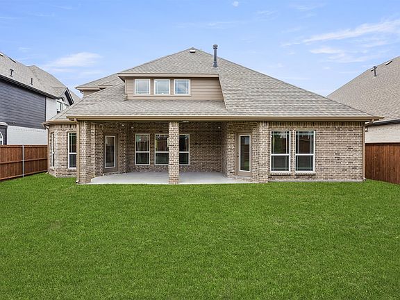 4th image of 536 Westwood Way Dr