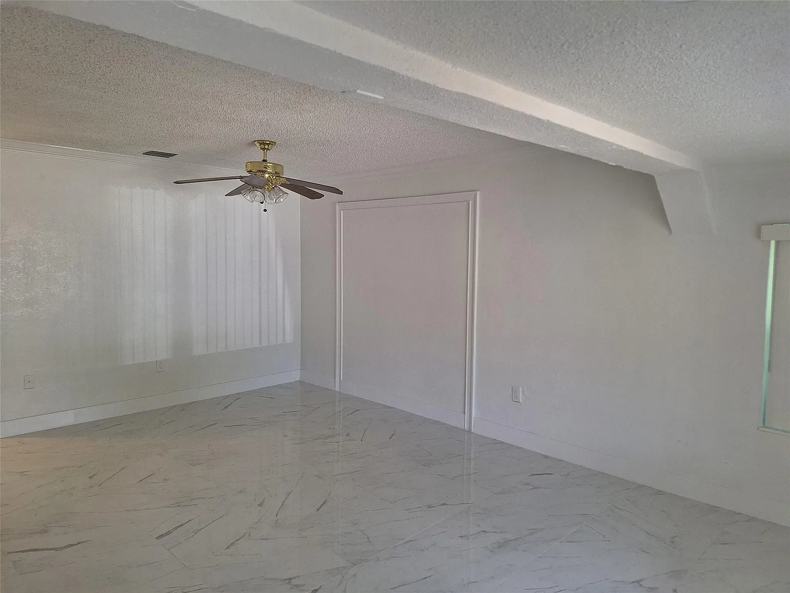 3 bed, 2.0 bath, 1449 sqft, $2,100 — Photo 3
