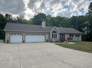 8877 Midland Dr, Allenton, WI 53002