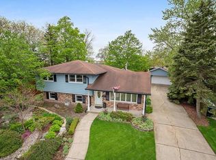 9965 La Reina Real St, Orland Park, IL 60462