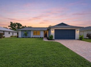 4423 Meadow Creek Cir, Sarasota, FL 34233