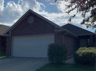 729 Stribling Cir, Azle, TX 76020