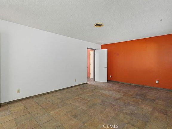 5th image of 4044 Mount Vernon Ave