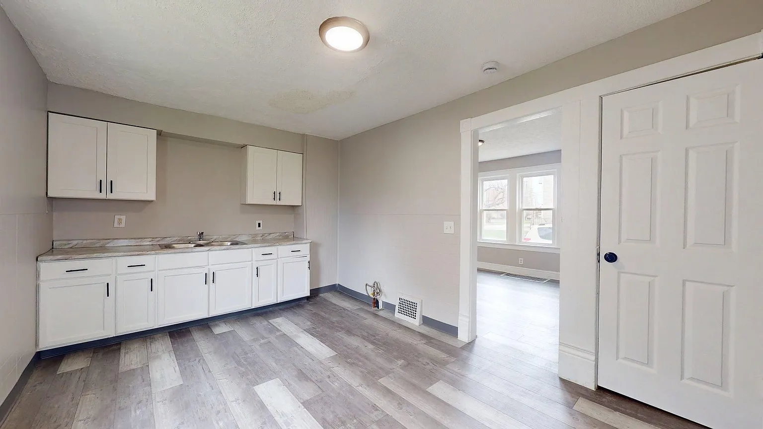2623 Elyria Ave photo 1