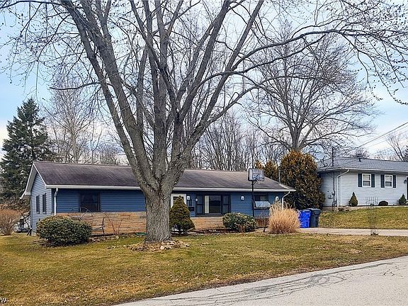 3rd image of 1056 Jones St
