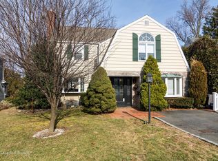 8 Derby Rd, Port Washington, NY 11050