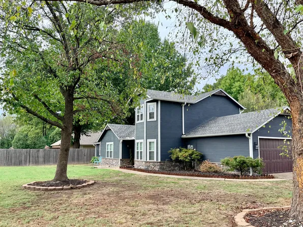 1908 SW D St, Bentonville, AR 72712