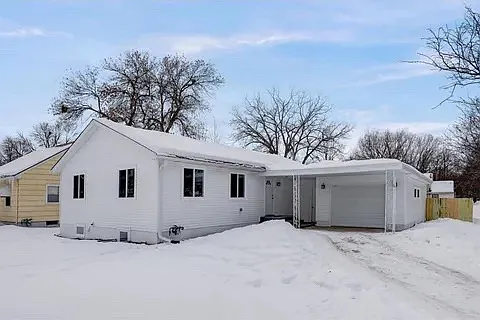 5 bed, 2357 sqft, $3,595 — Photo 2