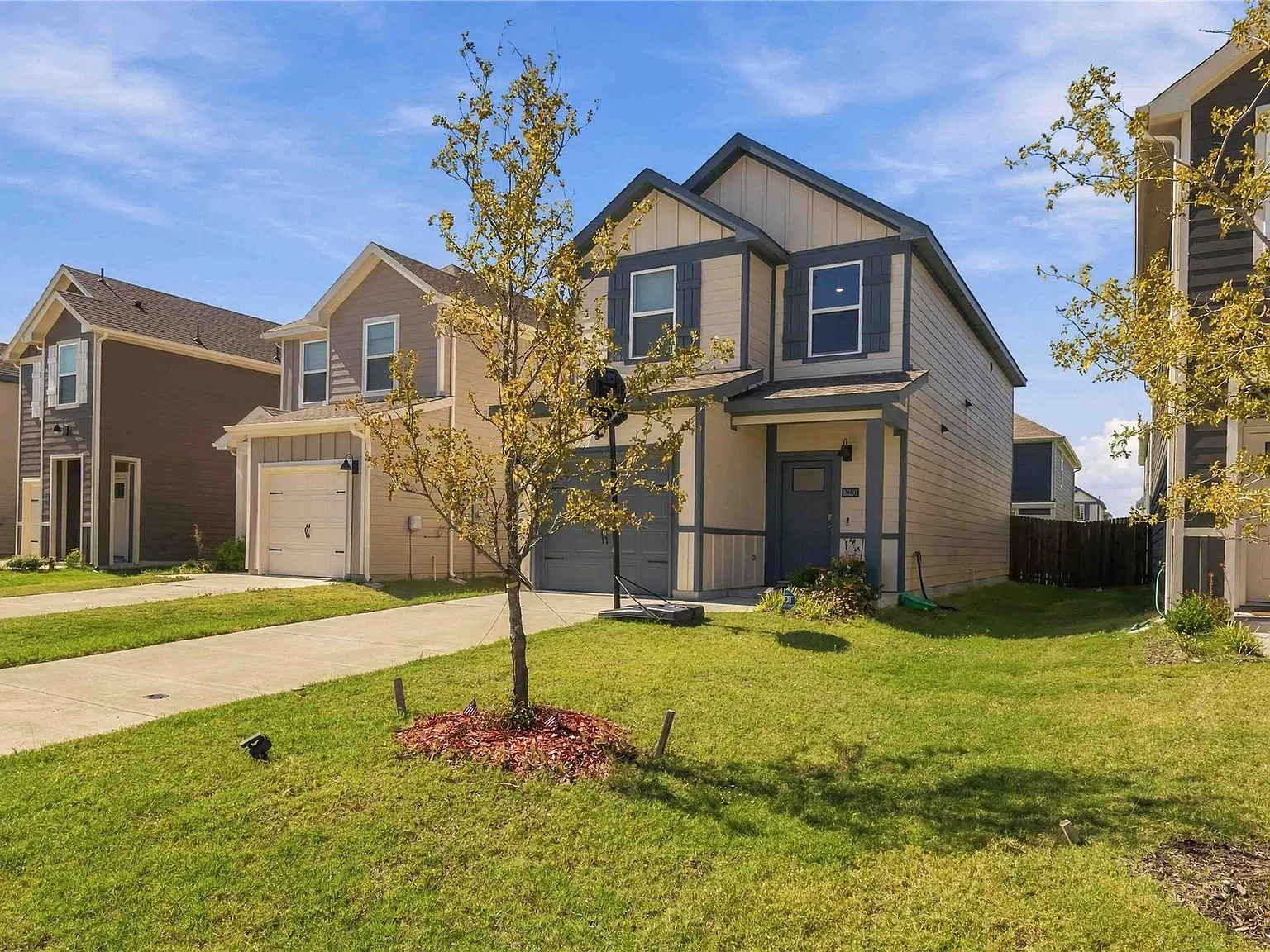3 bed, 2.5 bath, 1413 sqft, $1,900 — Photo 2