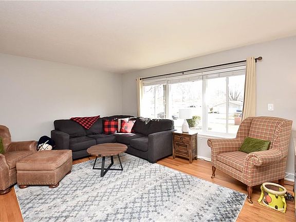 4th image of 3600 Dawn Dr