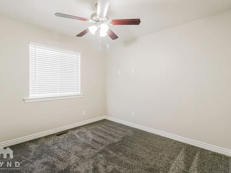 2251 E Maple Dr — Photo 12