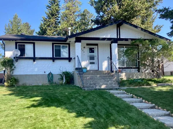7725 S 28th Ave, Crowsnest Pass, AB T0K 0M0