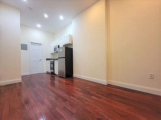 3rd image of 415 W 56th St APT 3