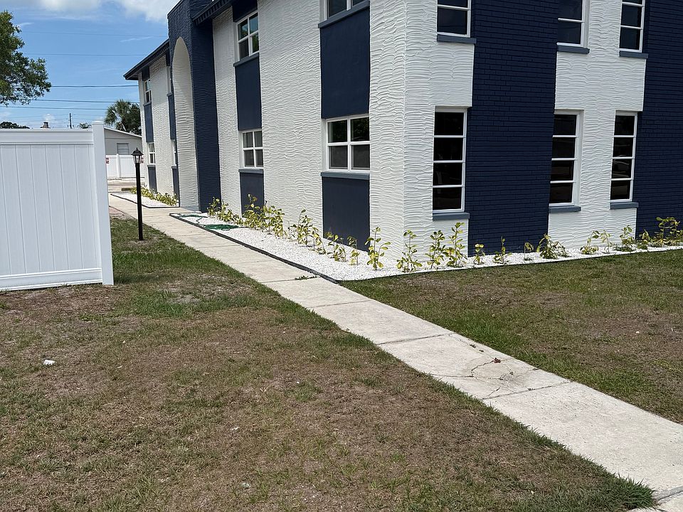 1st image of 439 76th Ave N