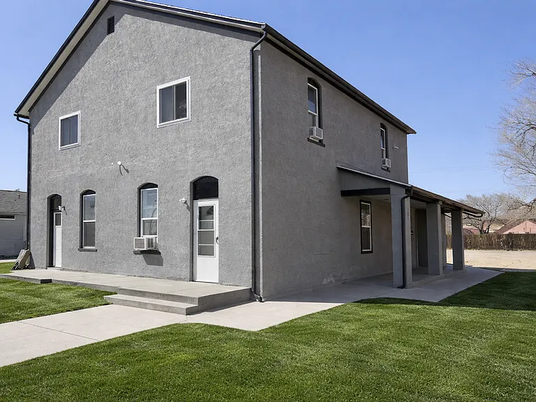 1427 E Evans Ave — Photo 1