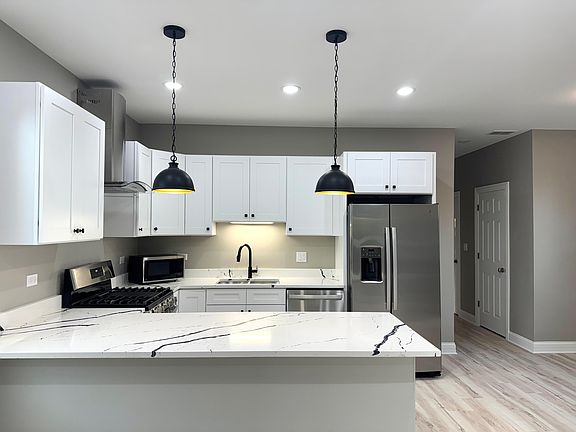 3rd image of 5736 W Huron St Unit 3