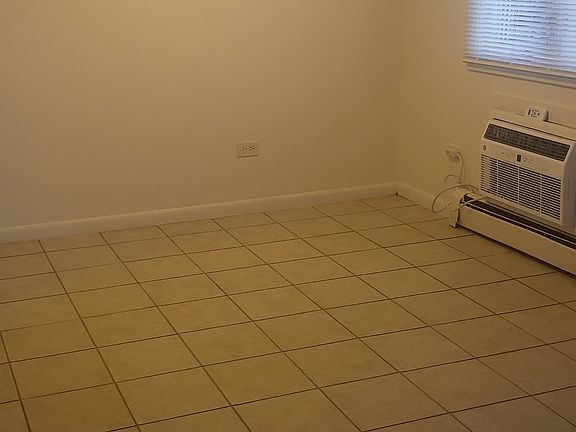 5th image of 1253 Fairwood Ct Unit 2