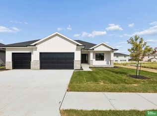 12358 Lake Vista Dr, Papillion, NE 68046