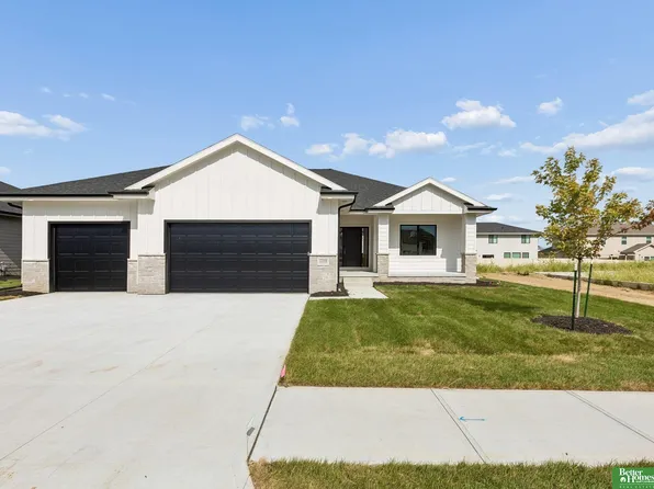 12358 Lake Vista Dr, Papillion, NE 68046