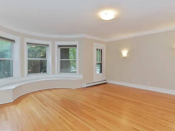 5465 S Hyde Park Blvd APT 2N, Chicago, IL 60615