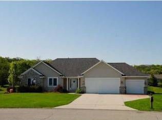 1660 E Shore Ct, Hudsonville, MI 49426