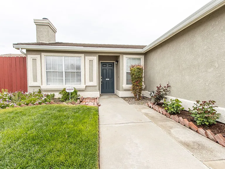 19526 Dover Dr — Photo 1