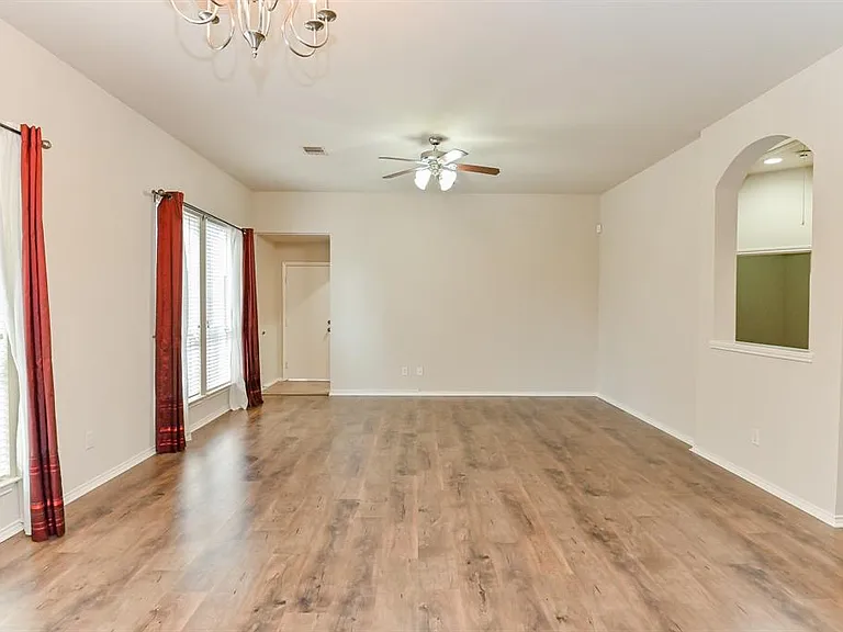 2106 Castle Gardens Ln — Photo 8