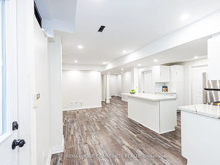 33 Durness Ave #BASEMENT — Photo 8
