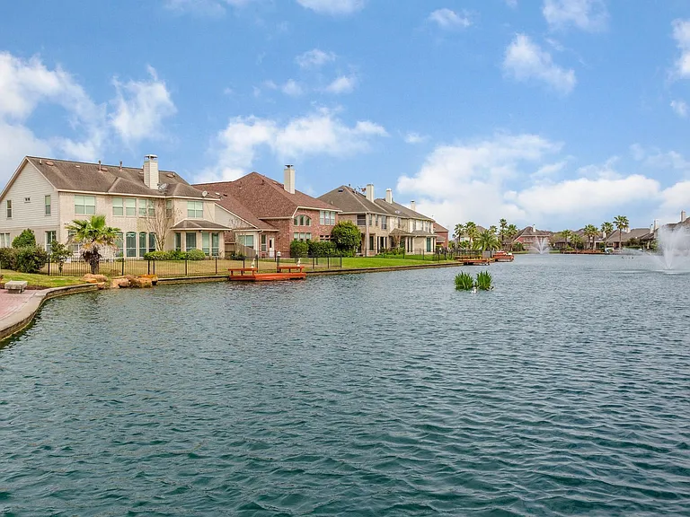 10026 Lakeside Gables Dr — Photo 11