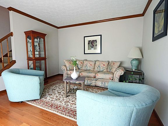 5th image of 270 Clover Ct