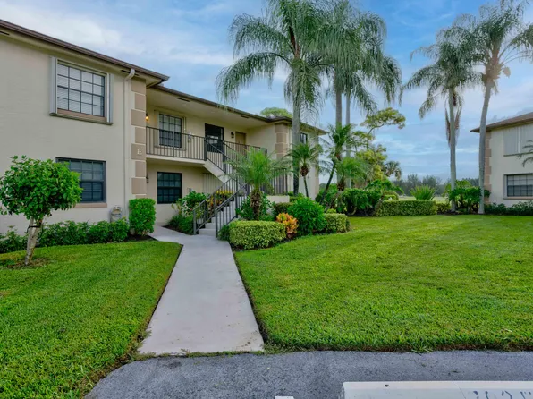 702 Pinecrest Circle #E, Jupiter, FL 33458