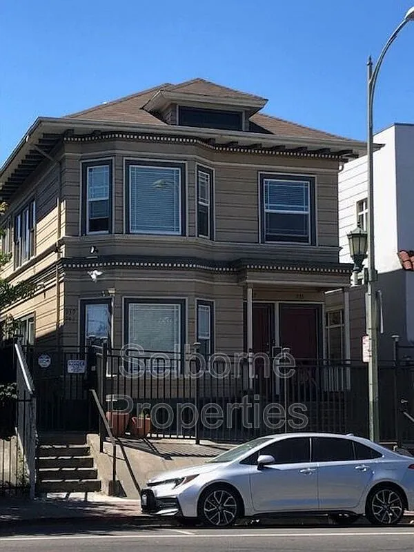 3 bed, 1.0 bath, 726 sqft, $2,495 — Photo 1