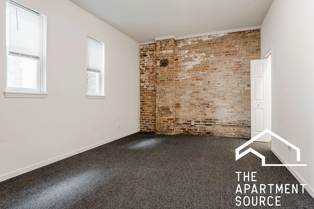 Building Photo - 2336 N Milwaukee Ave #2R