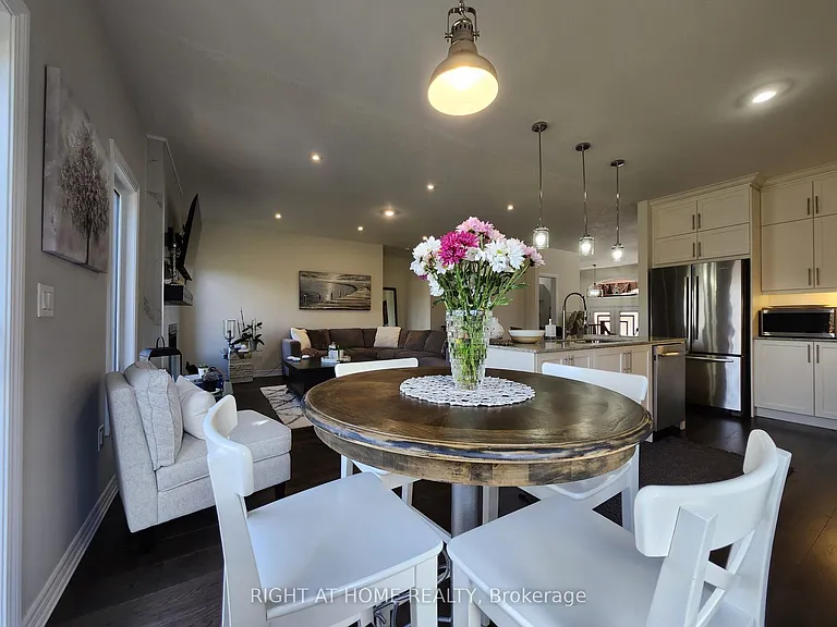 84 Diamond Valley Dr — Photo 20