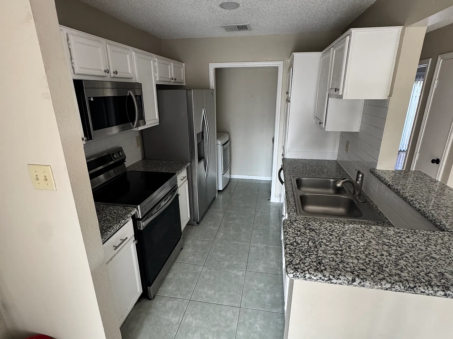 1 bed, 758 sqft, $1,250 — Photo 2