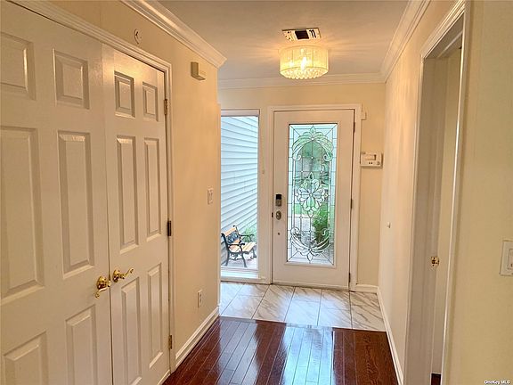 5th image of 188 Carriage Ln