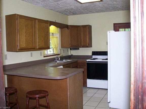 3rd image of 817 Sherrilwood Dr