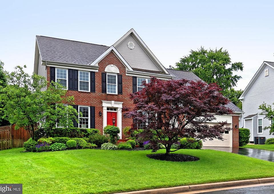 1st image of 6776 Edge Cliff Dr