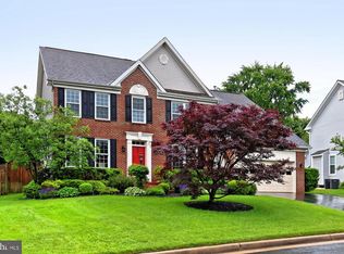 6776 Edge Cliff Dr, Alexandria, VA 22315