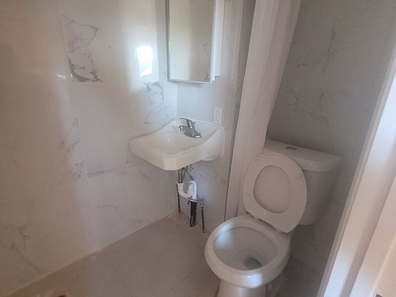 5th image of 637 10th St #637