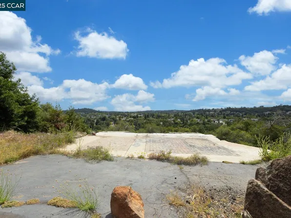 3098 Oakwood Rd, Cameron Park, CA 95682