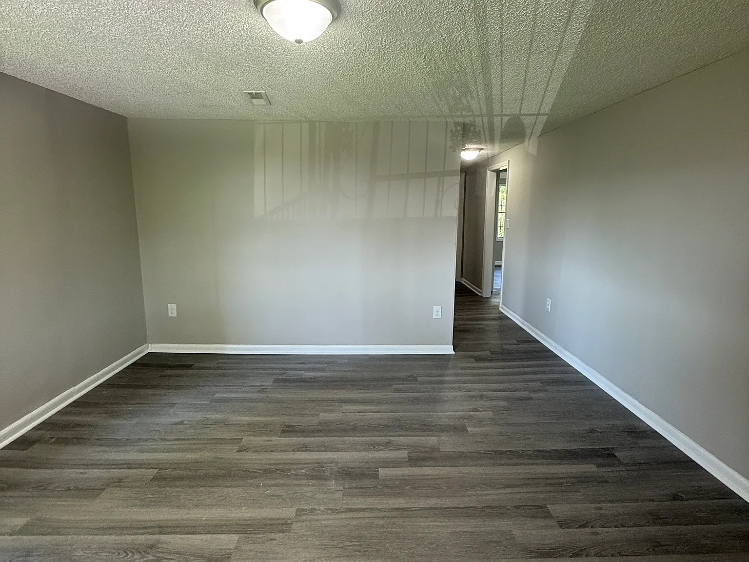 3 bed, 927 sqft, $1,200 — Photo 3