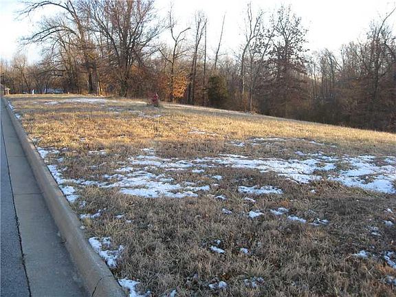 4th image of 345 S Overlook Dr